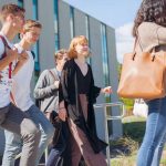 les étudiants de l'Institut Supérieur de Management de Bruxelles, ISM Bruxelles, rentrant à l'école