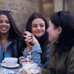 des étudiantes de l'Institut Supérieur de Management de Bruxelles, ISM Bruxelles, qui boivent un café
